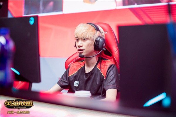 包含Doinb新星挺进下一轮表现惊艳，老鹰未来可期！的词条