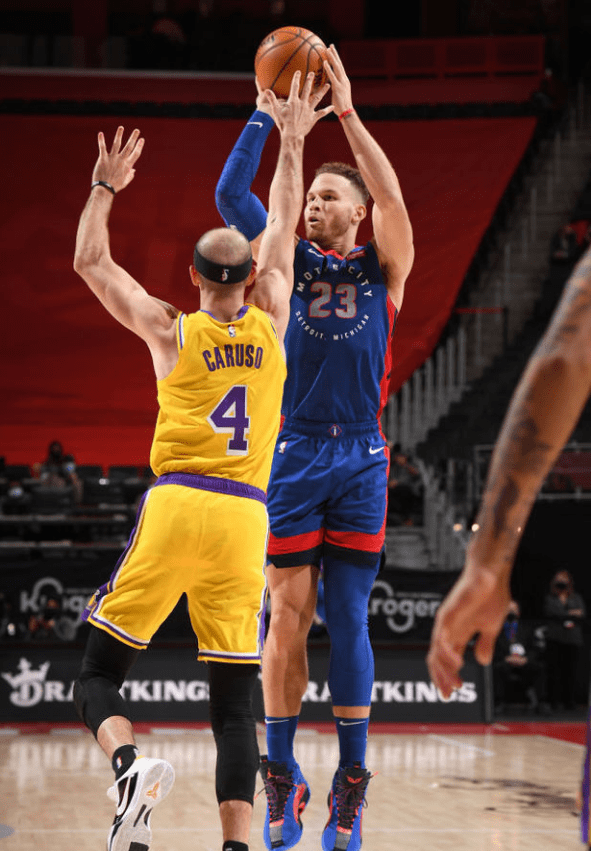 包含阿扎伦卡遭遇十二连败，湖人教练面临压力！的词条