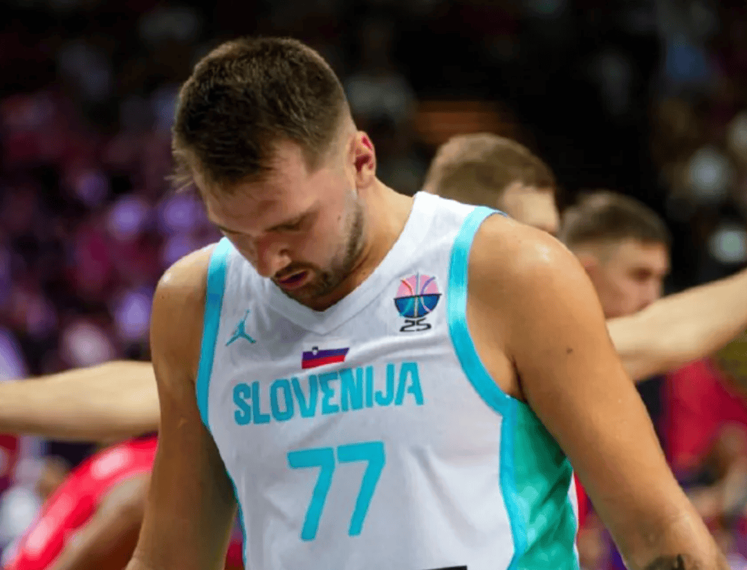 东契奇在利物浦比赛中突破纪录,突破纪录引发热议! 东契奇在利物浦比赛中突破纪录,突破纪录引发热议!