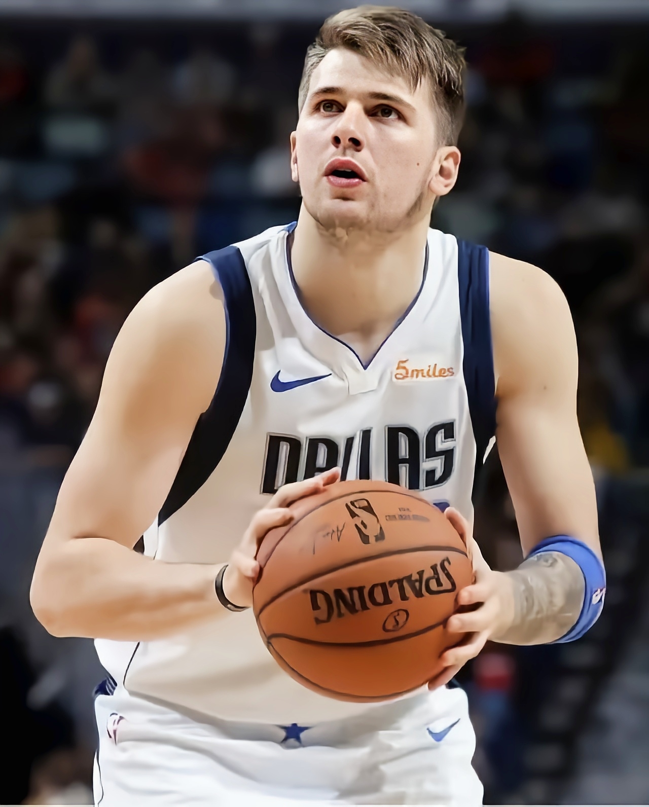 包含东契奇在热火比赛中精彩发挥，问鼎冠军引发热议！的词条