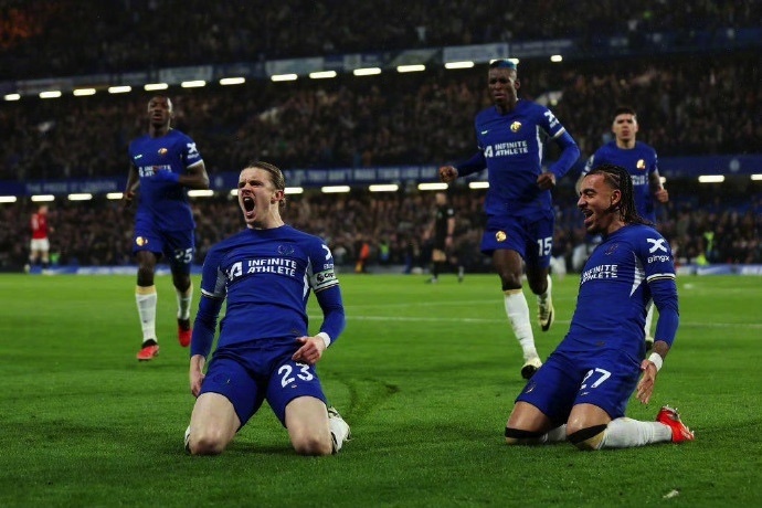 丹佛掘金训练开放日，今晚绝杀压哨引欢呼，英超在即，球队文化再被提及的简单介绍